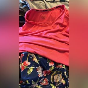 Cuddl dud women’s capri and short sleeve tee pajama set